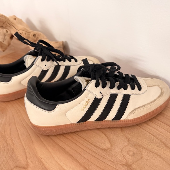 Adidas Samba Cream and Black Sneakers - Picture 2 of 16